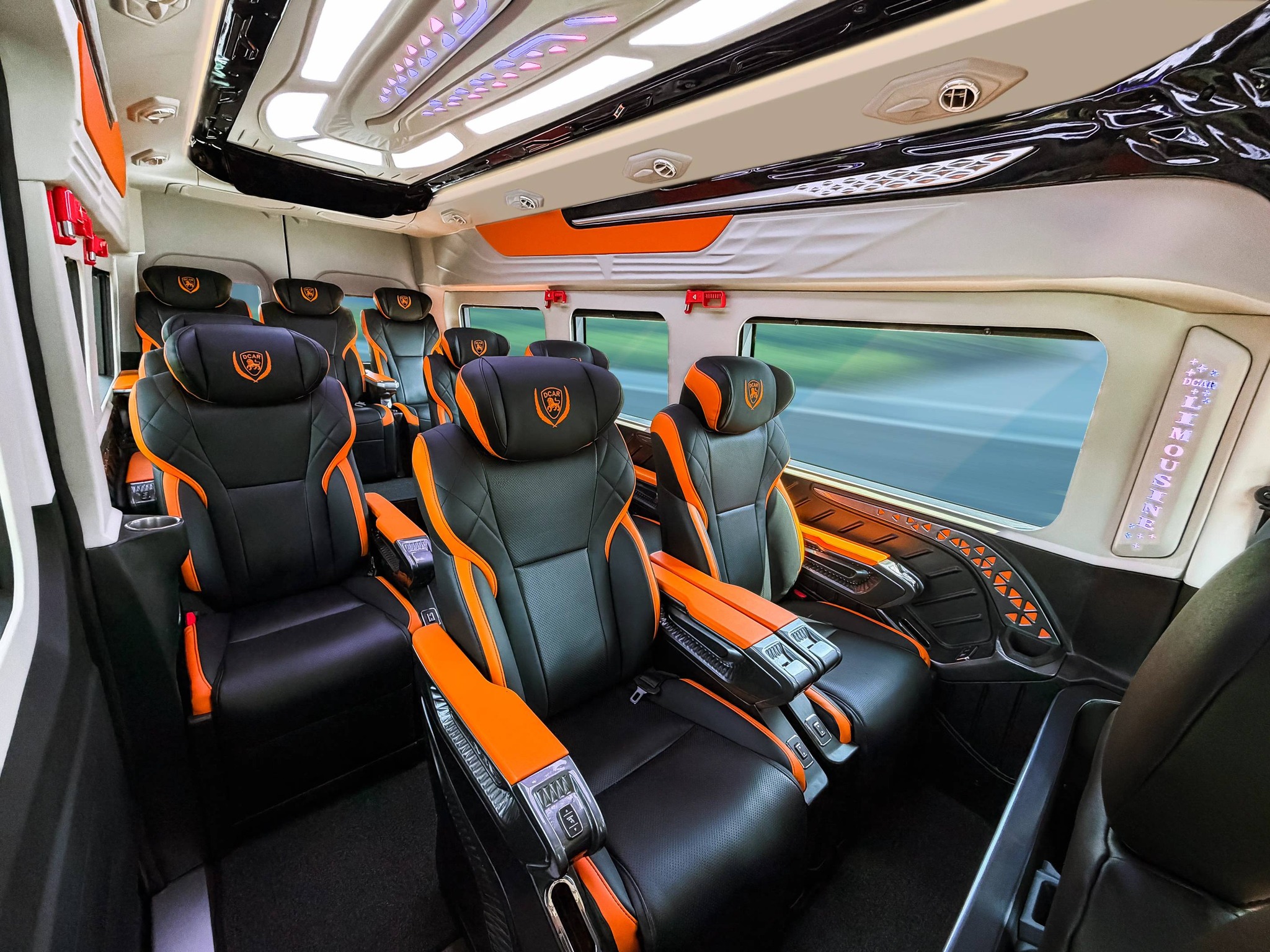 Ghế massage thư giãn Ghế limousine trang bị tính năng massage thư giãn toàn thân