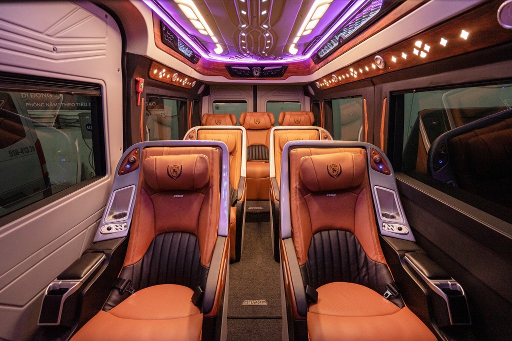 Nội thất sang trọng bên trong xe limousine Không gian nội thất đỉnh cao đầy đủ tiện nghi